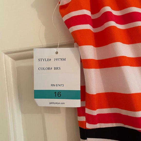 Sleeveless multi NWT handkerchief hem Gabby Skye size 16 dress- spring, summer - Picture 5 of 8